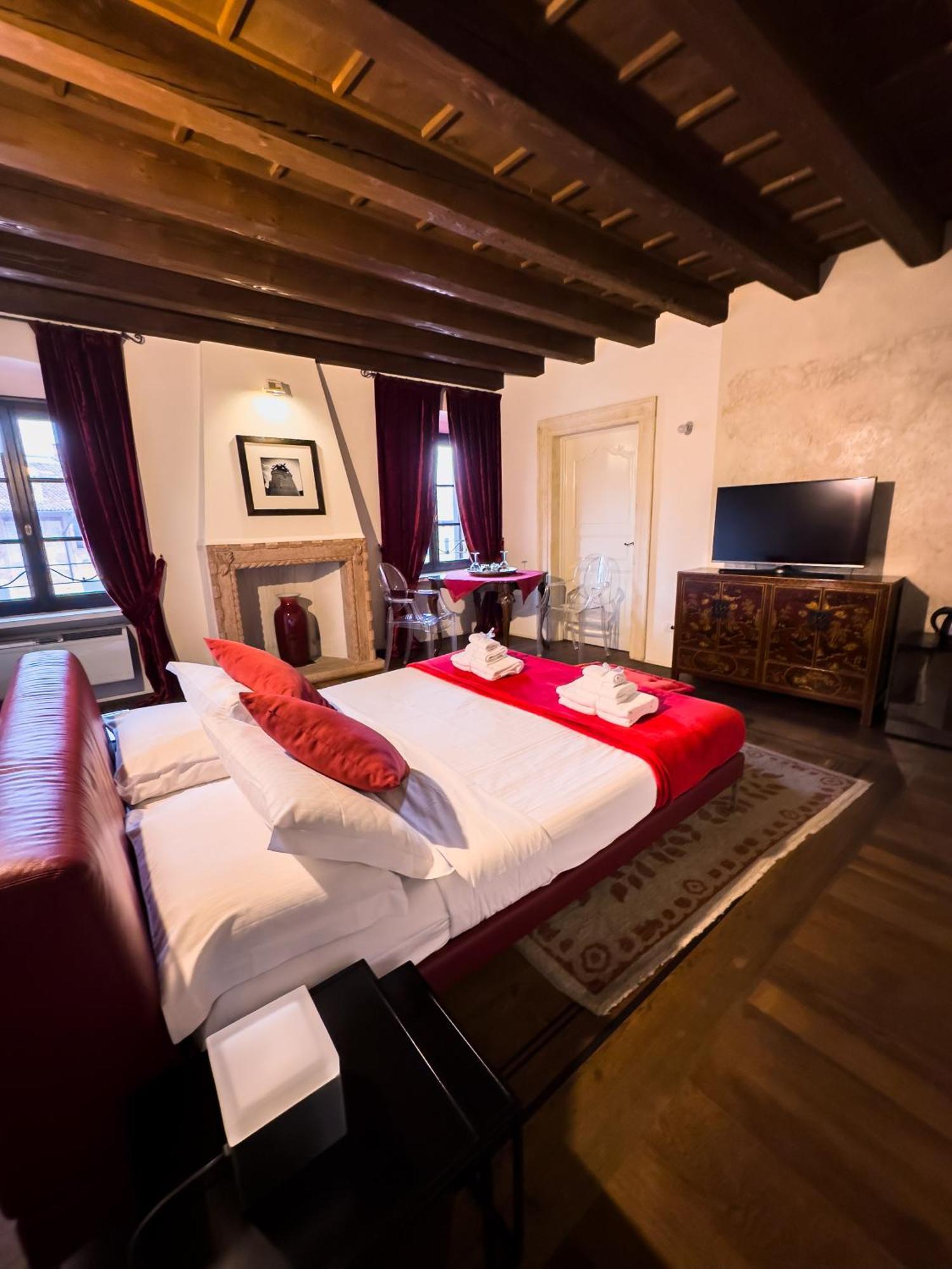 Truly Verona - Delle Erbe Suites Exterior photo