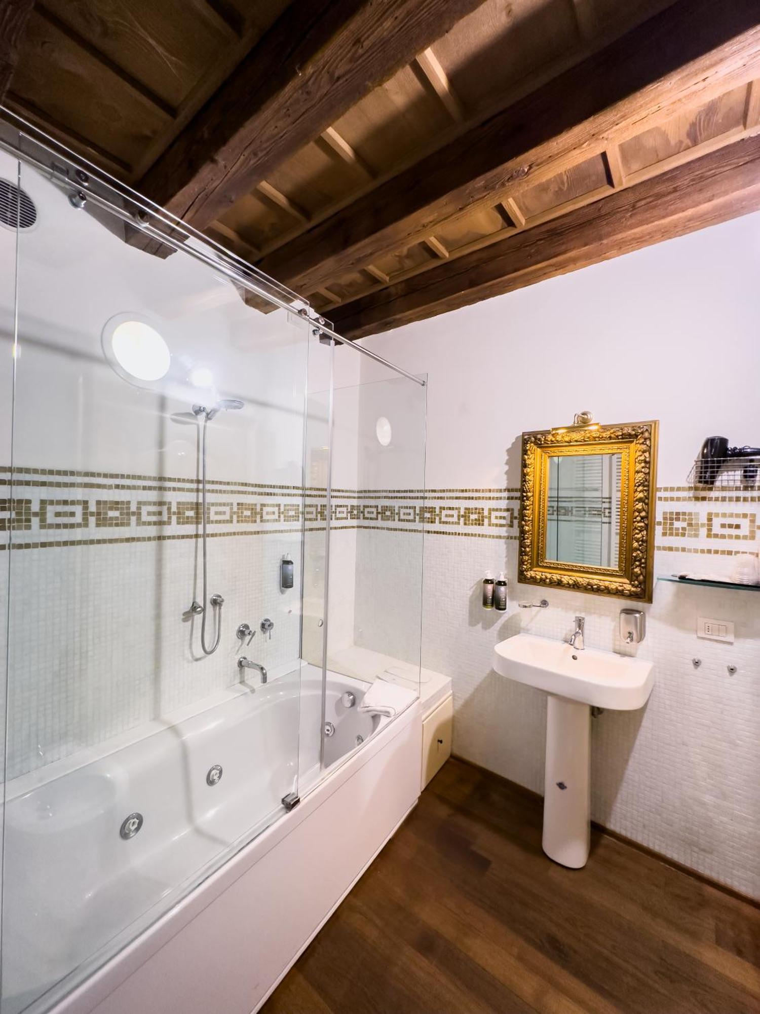 Truly Verona - Delle Erbe Suites Exterior photo