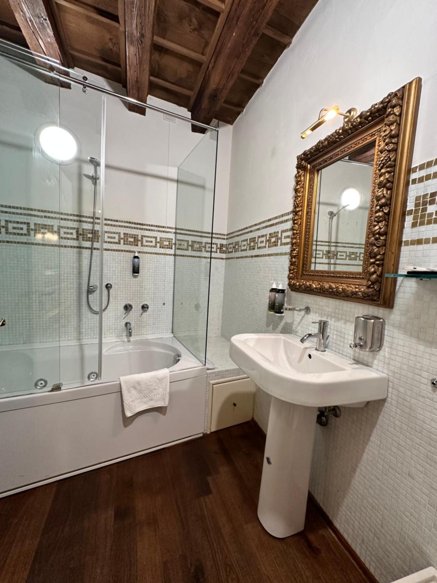 Truly Verona - Delle Erbe Suites Exterior photo